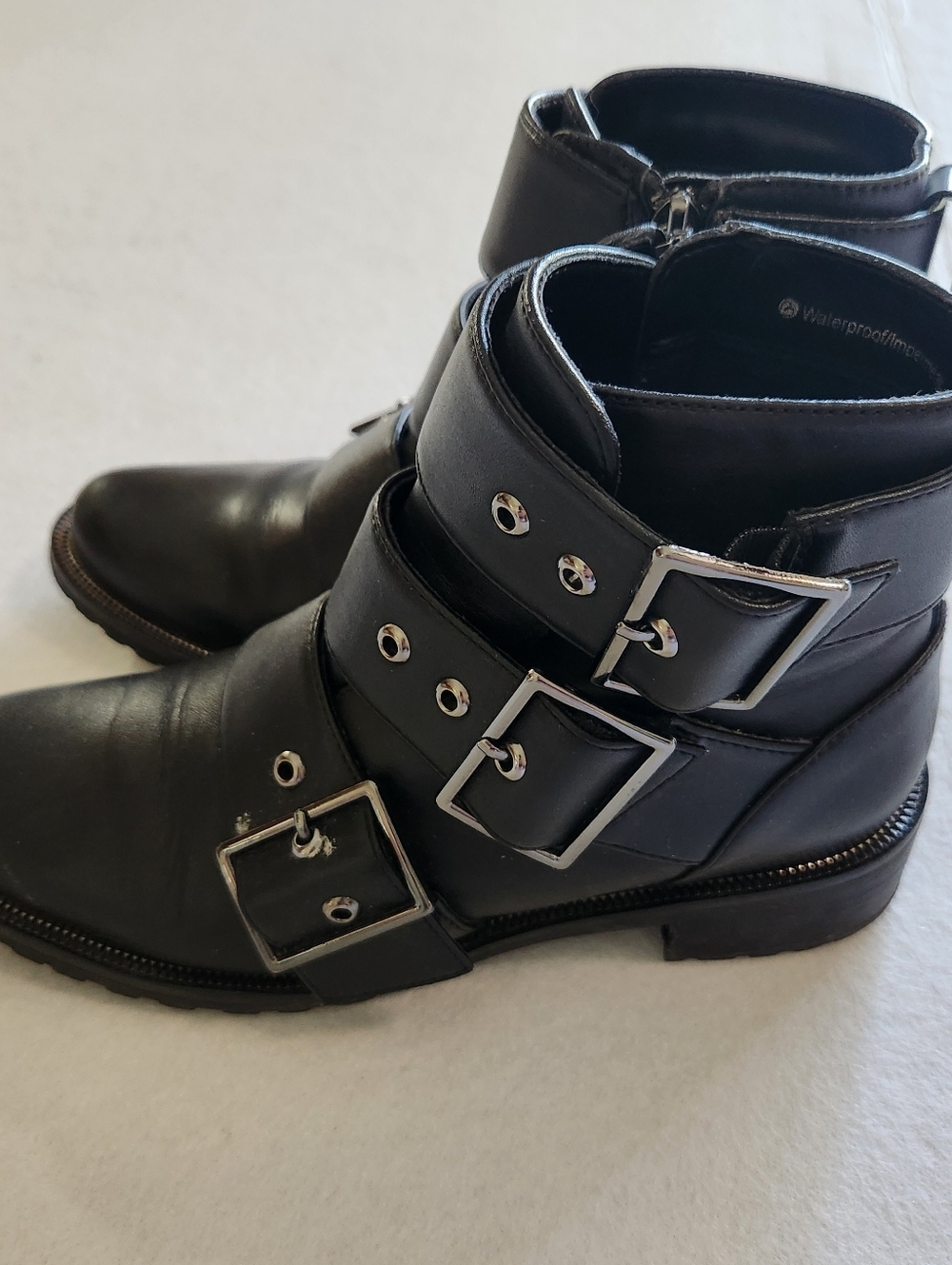 Blondo Leather Waterproof Black Buckle Strap Ankle Boots Women Size 7 - Picture 3 of 9